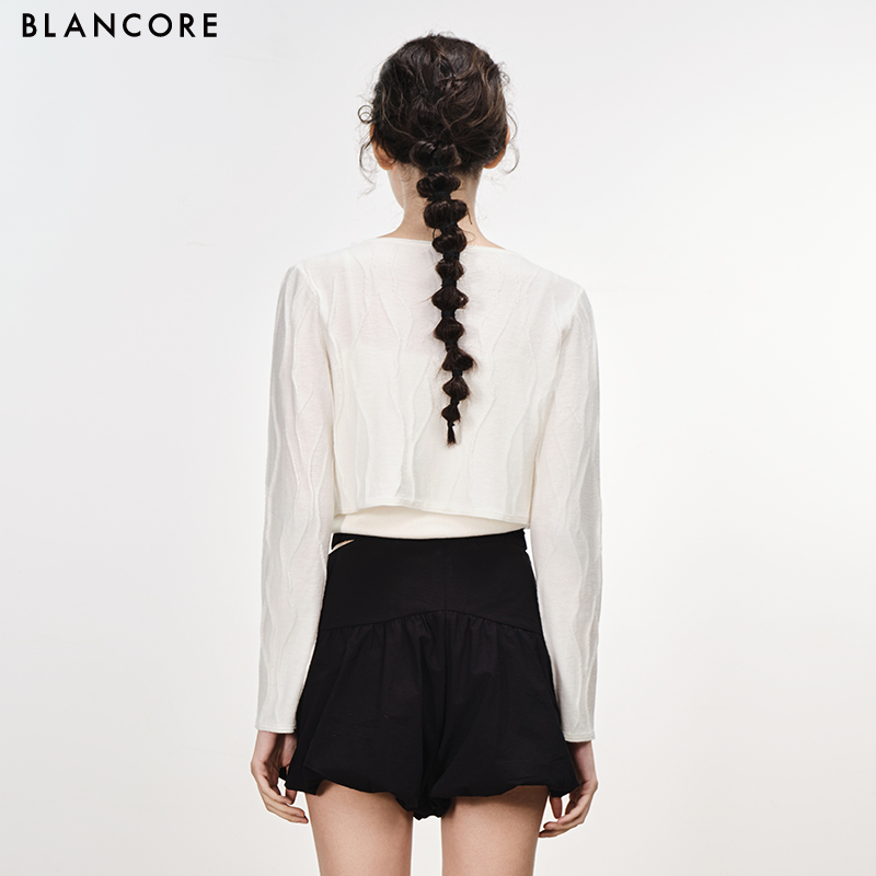 knitted cardigan with with floral décor