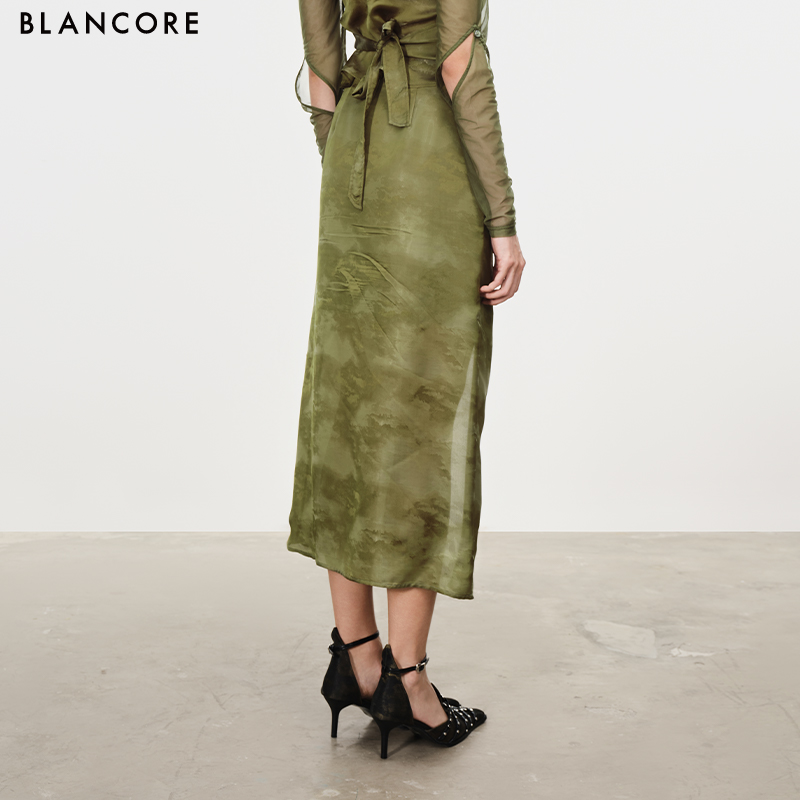 Lace paneled slit skirt