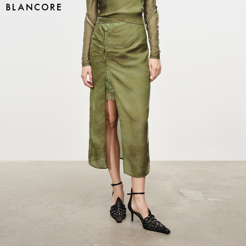 Lace paneled slit skirt