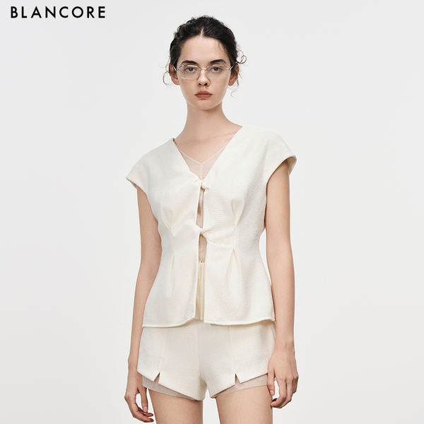 front twist wide shoulder top