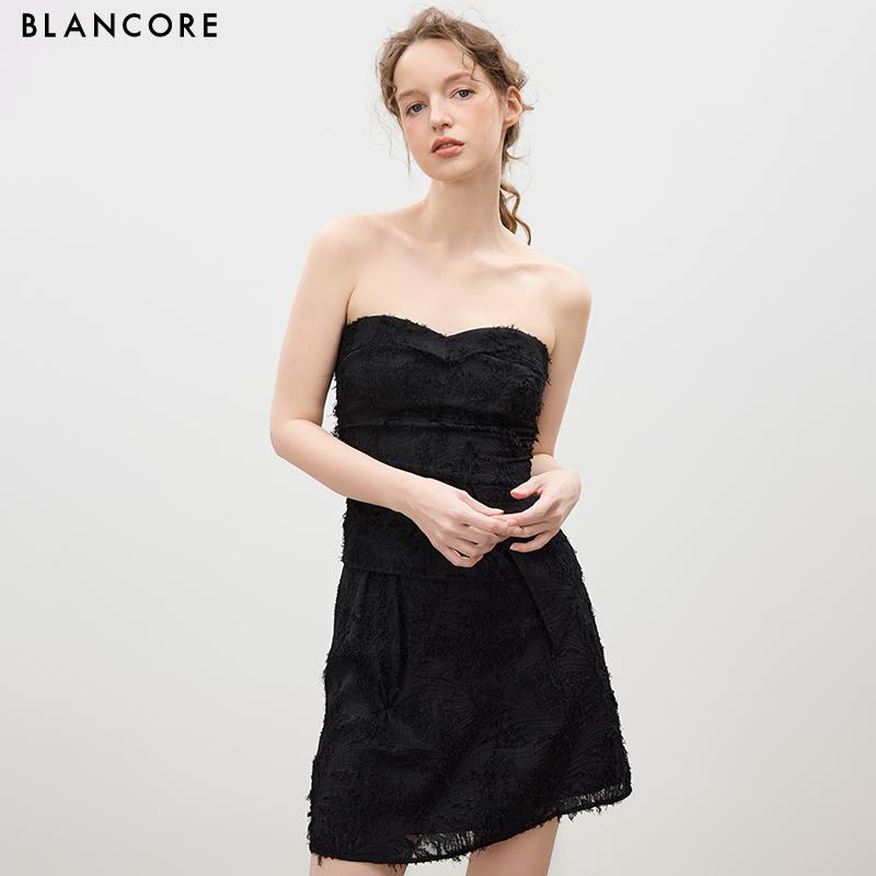 Wide Shoulder Cinched Waist Top