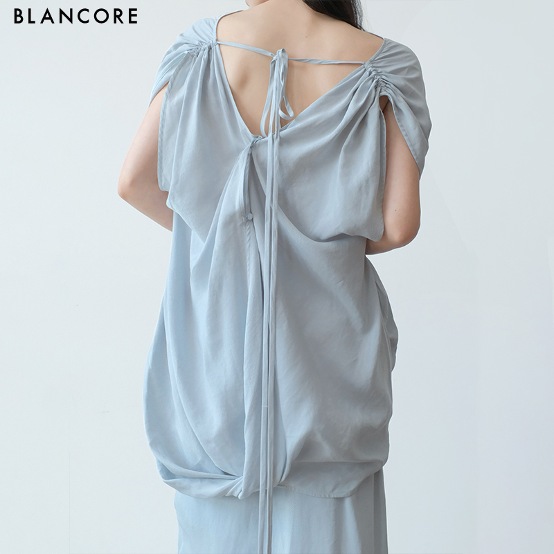 Reversible Draped Twist Top with 3D Cutting