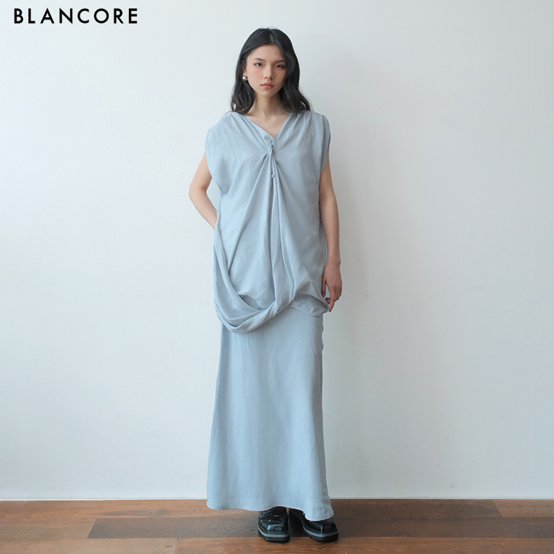 Reversible Draped Twist Top with 3D Cutting