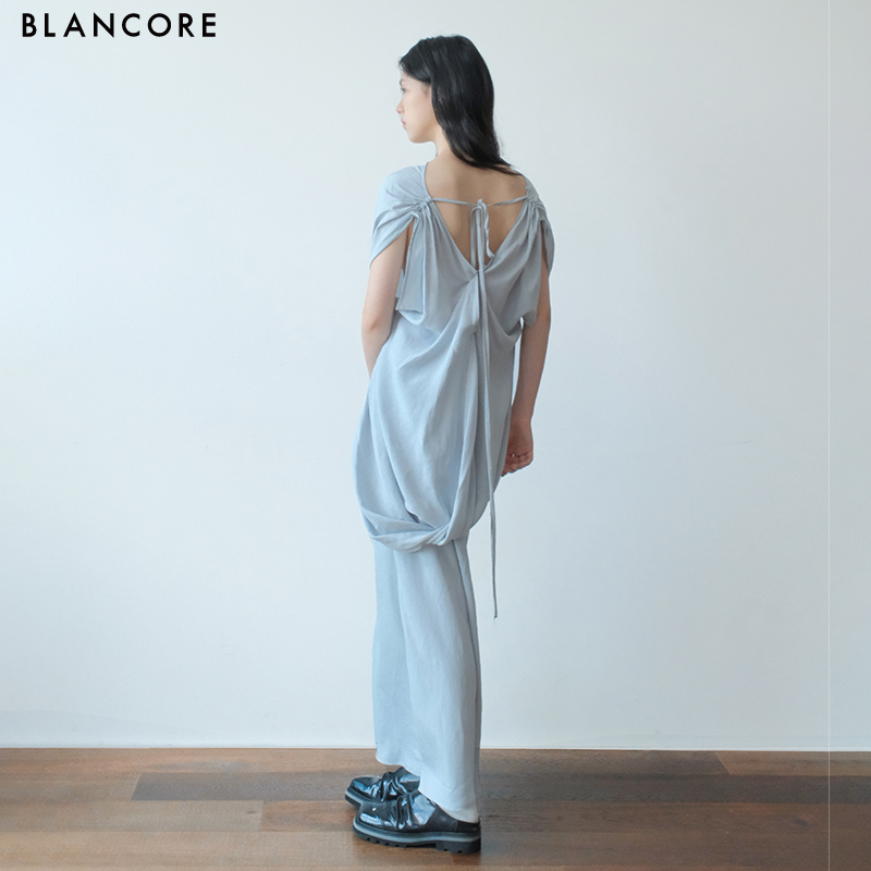 Reversible Draped Twist Top with 3D Cutting