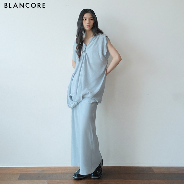Reversible Draped Twist Top with 3D Cutting