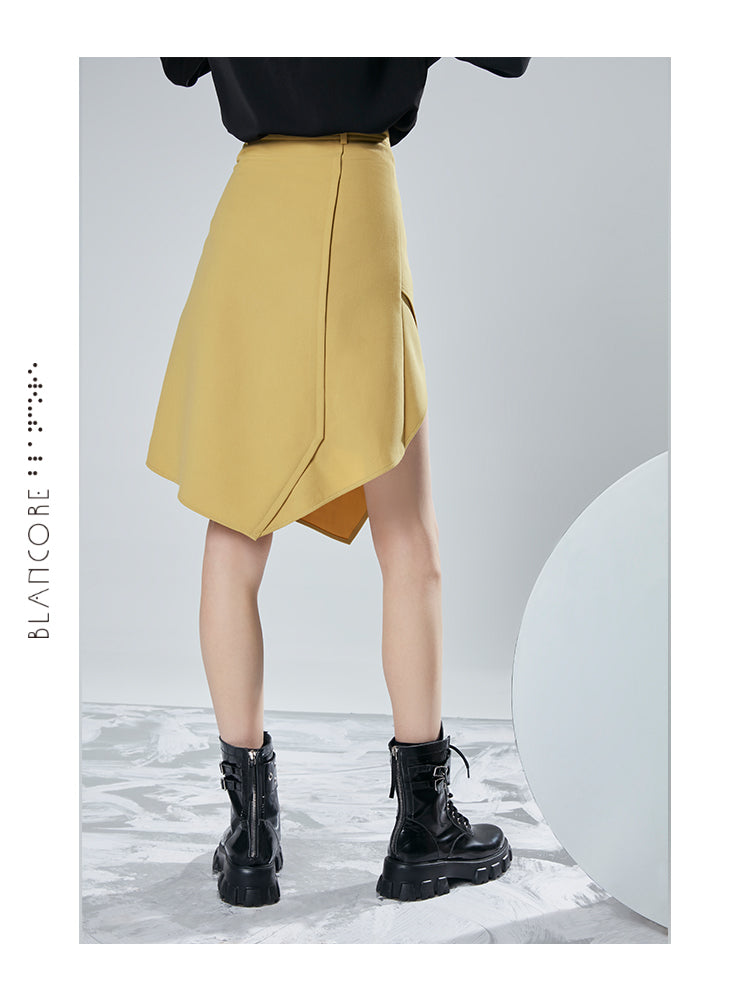 INTERSPERSED VOLUME HIGH SLIT SKIRT
