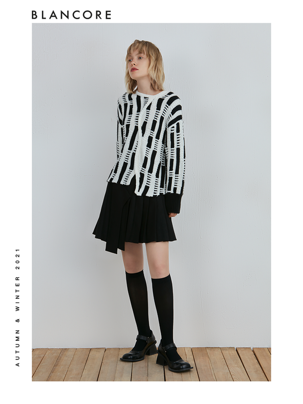 Color Block Curve Panelled Sweater