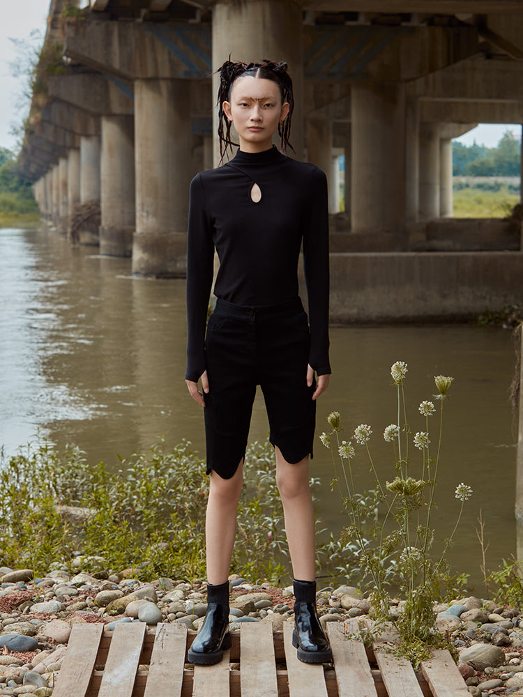 HOLLOWED-OUT BLACK TOP