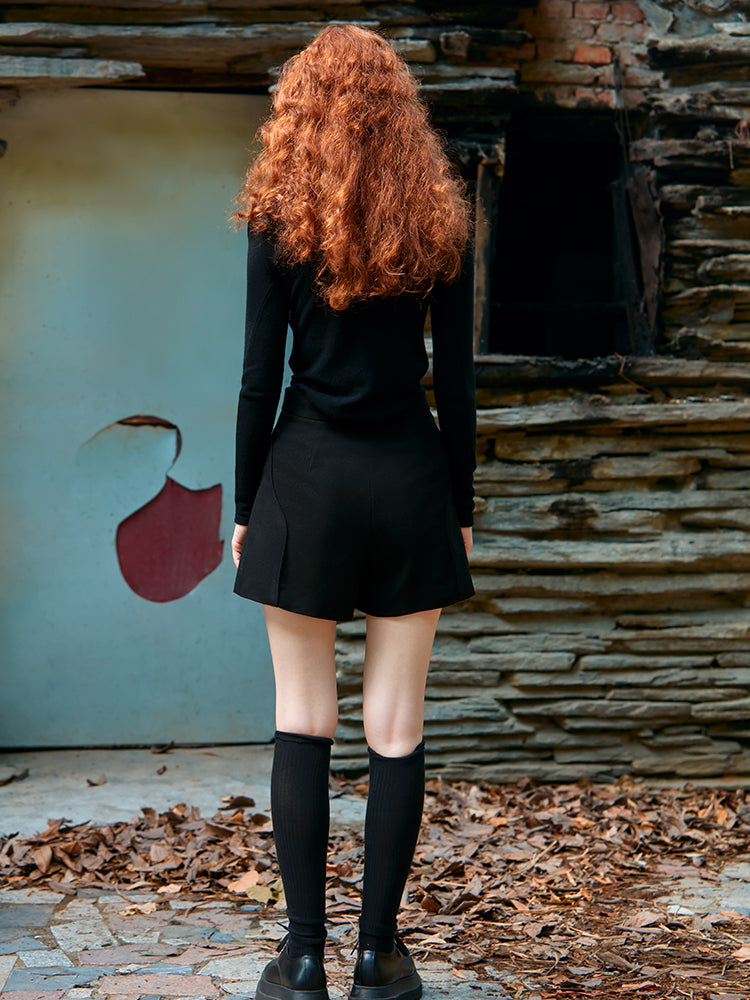 CURVED SPLIT SHORTS