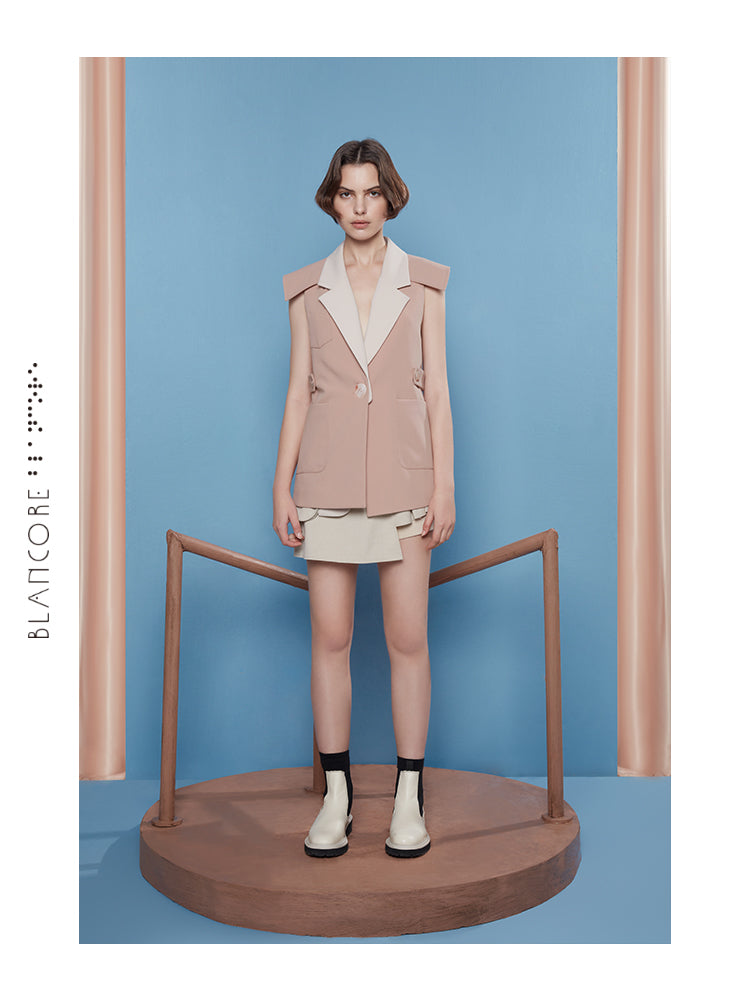 WIDE-SHOULDER RECONSTRUCTED PLAKET VEST