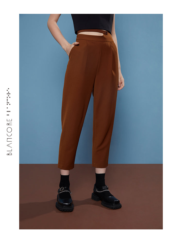 WAISTED CONSTRUCTED HIP TROUSER