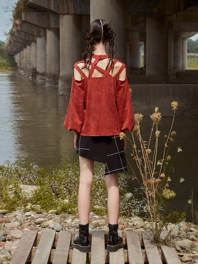 SHOULDER CROSS CUT TOP