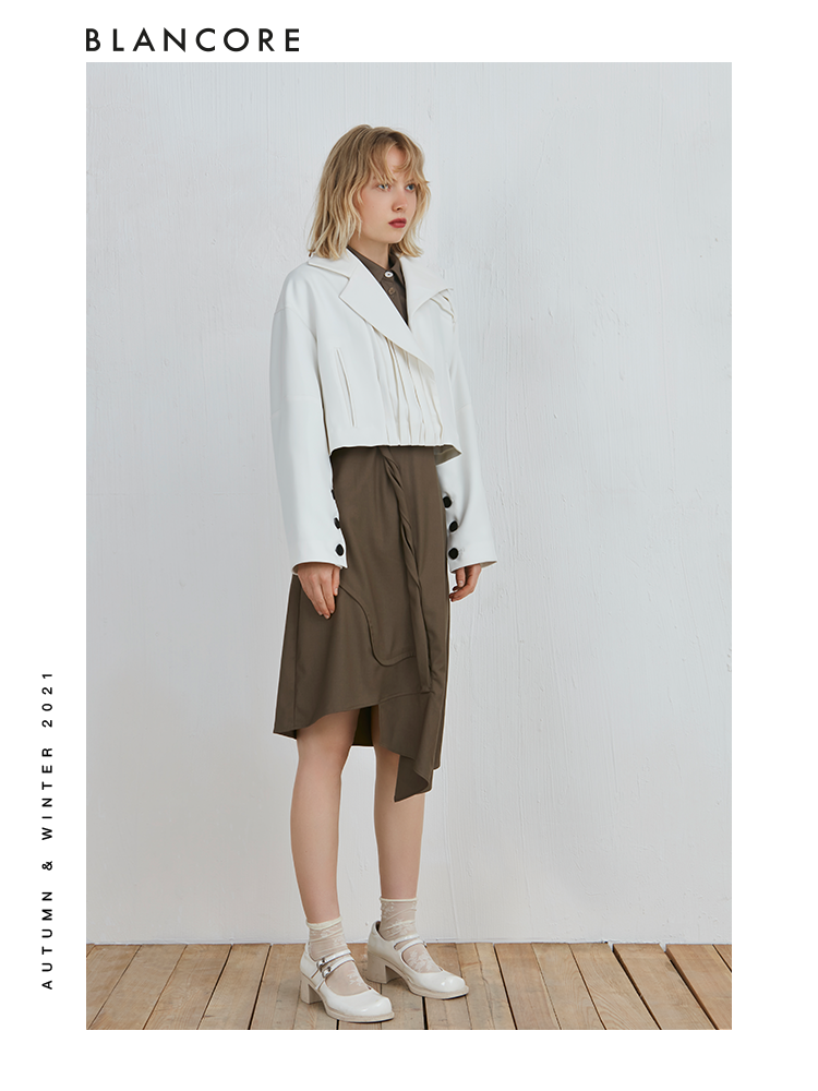 Cropped Pleated Jacket With Black Cuff Buttoms