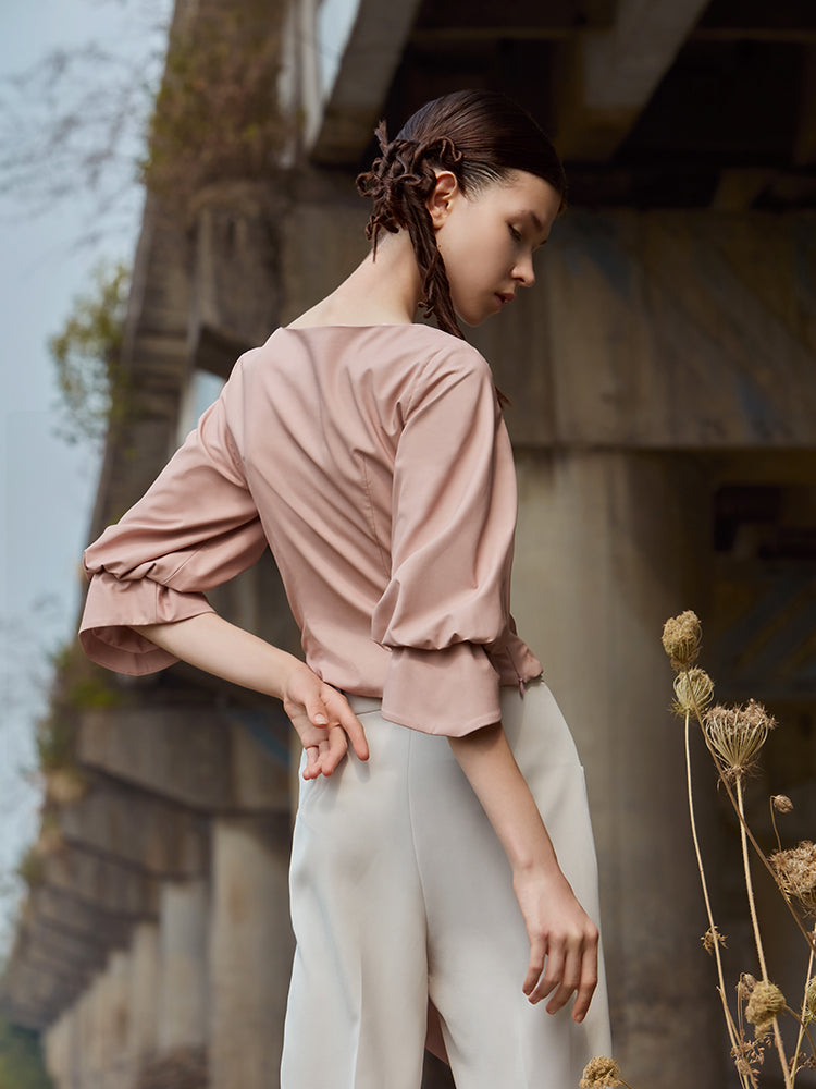 PLEATED TOP WITH LANTERN SLEEVE
