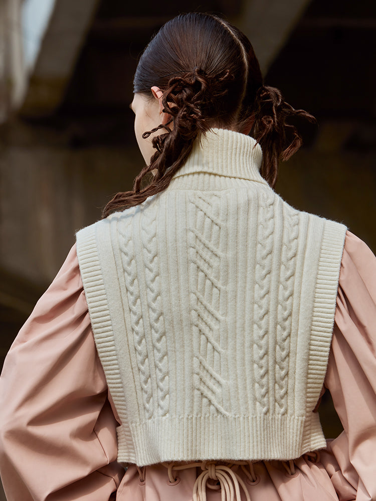 HIGH NECK KNIT VEST