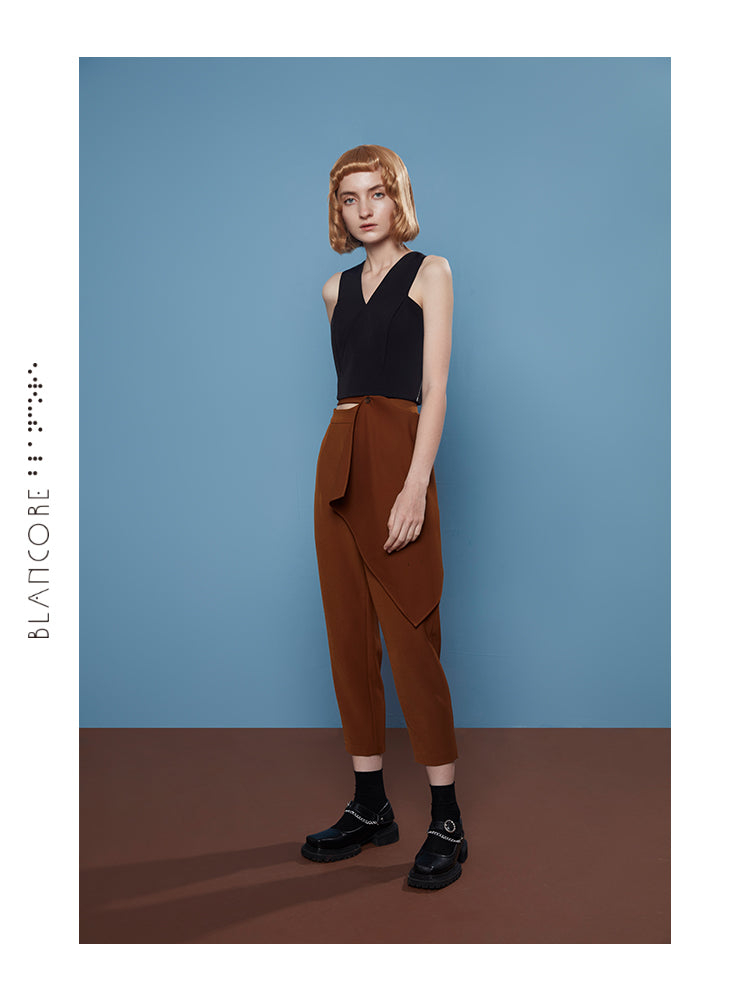 WAISTED CONSTRUCTED HIP TROUSER