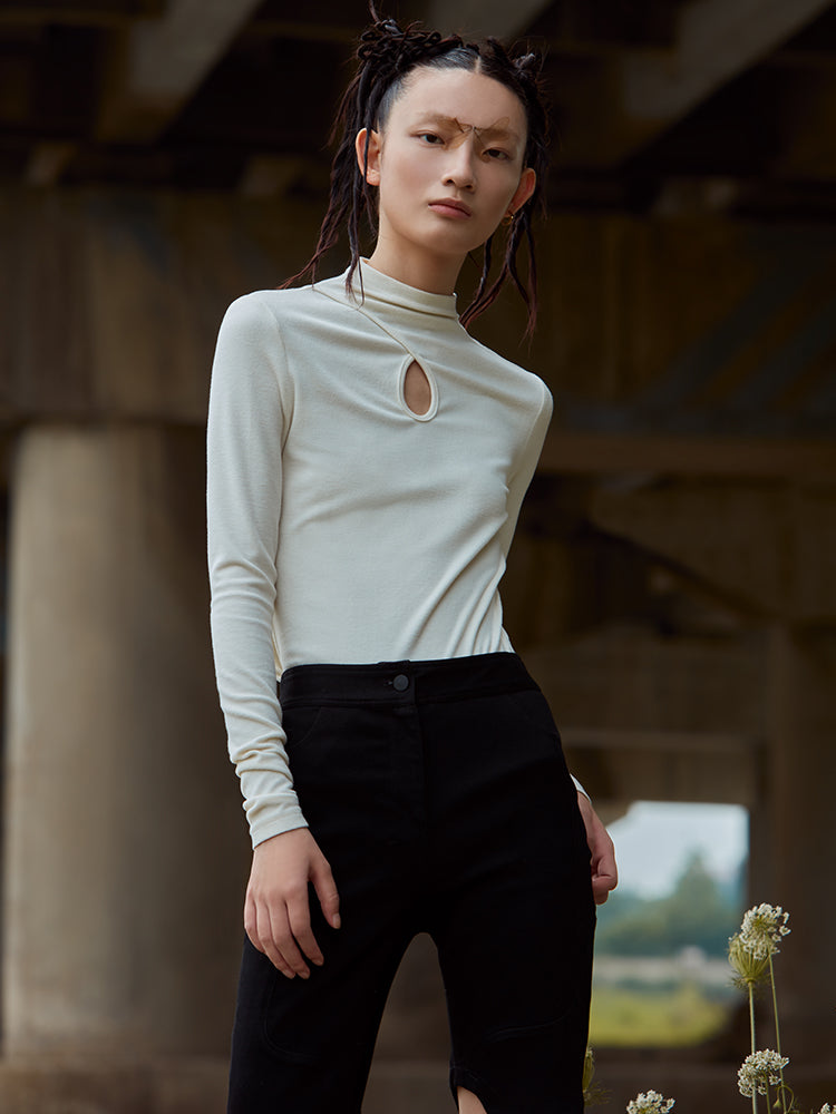 HOLLOWED-OUT WHITE TOP