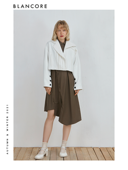 Cropped Pleated Jacket With Black Cuff Buttoms