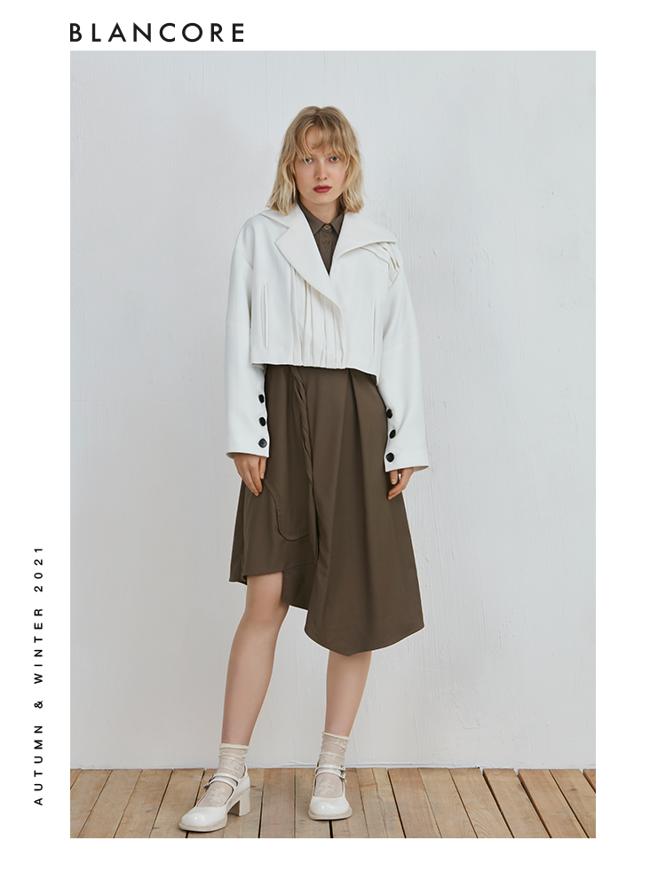 Cropped Pleated Jacket With Black Cuff Buttoms