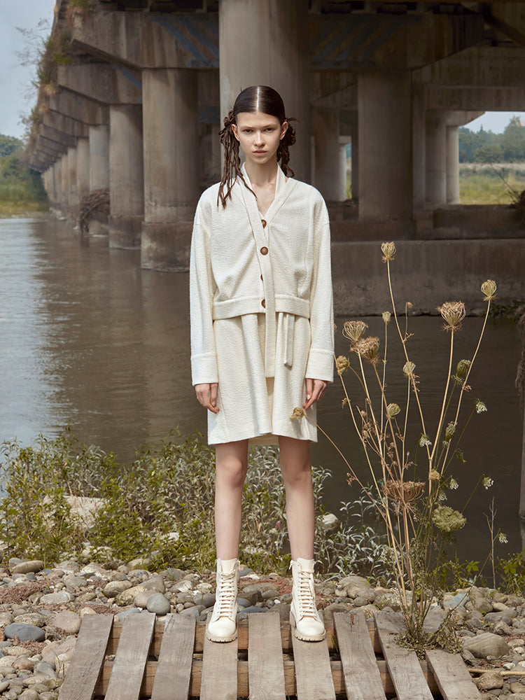 TOP WITH DETACHABLE NECKTIE