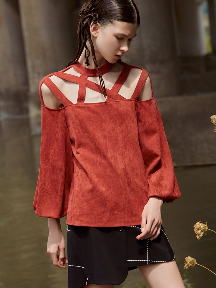 SHOULDER CROSS CUT TOP