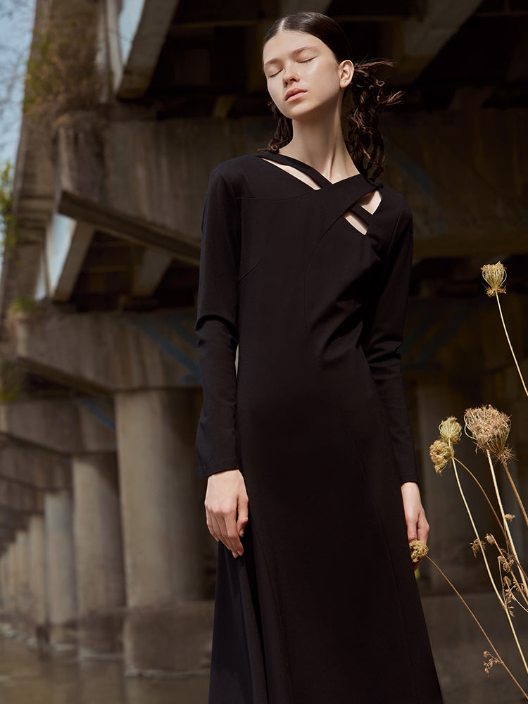 NECKLINE CUTOUT DRESS
