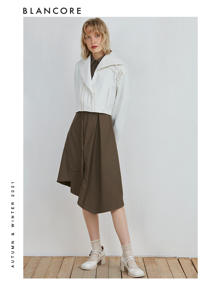 Cropped Pleated Jacket With Black Cuff Buttoms