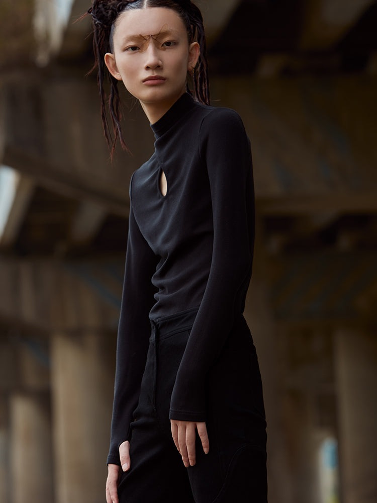 HOLLOWED-OUT BLACK TOP