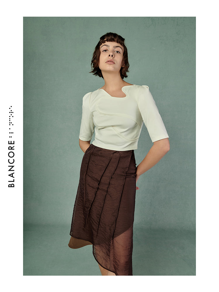 CURVED STITCHING TOP