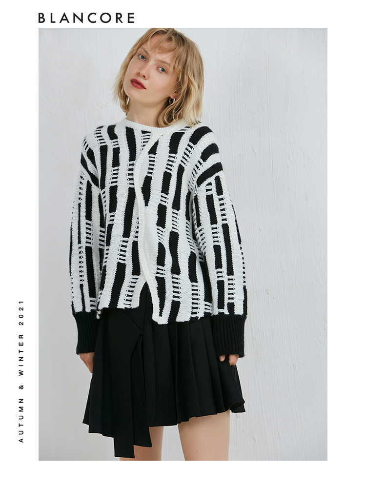 Color Block Curve Panelled Sweater