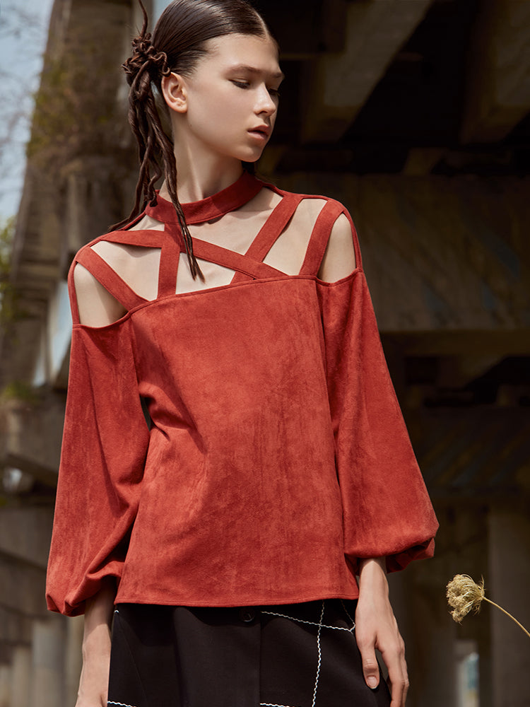 SHOULDER CROSS CUT TOP