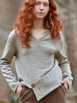 V NECK KNITTED TOP