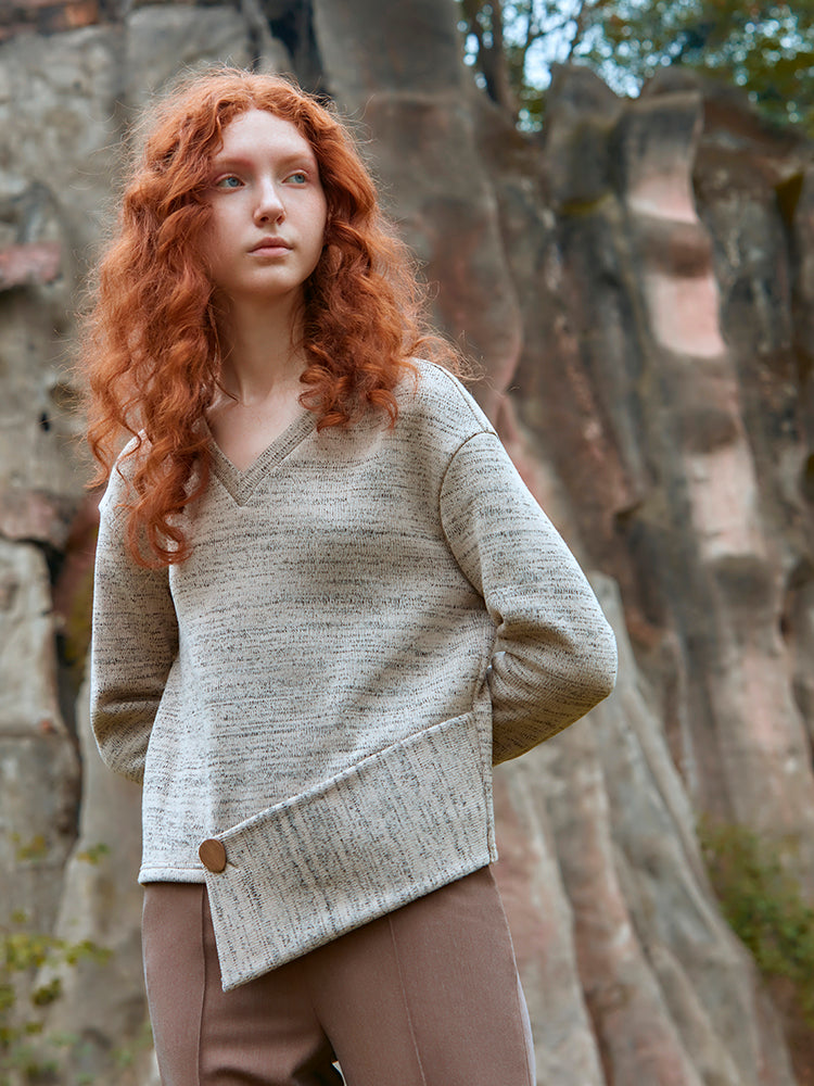 V NECK KNITTED TOP