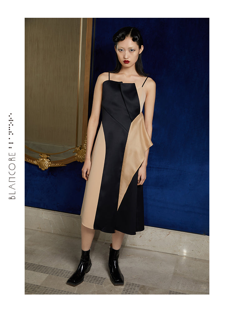 THREE-DIEMENSIONAL PLEATED SUSPENDER DRESS