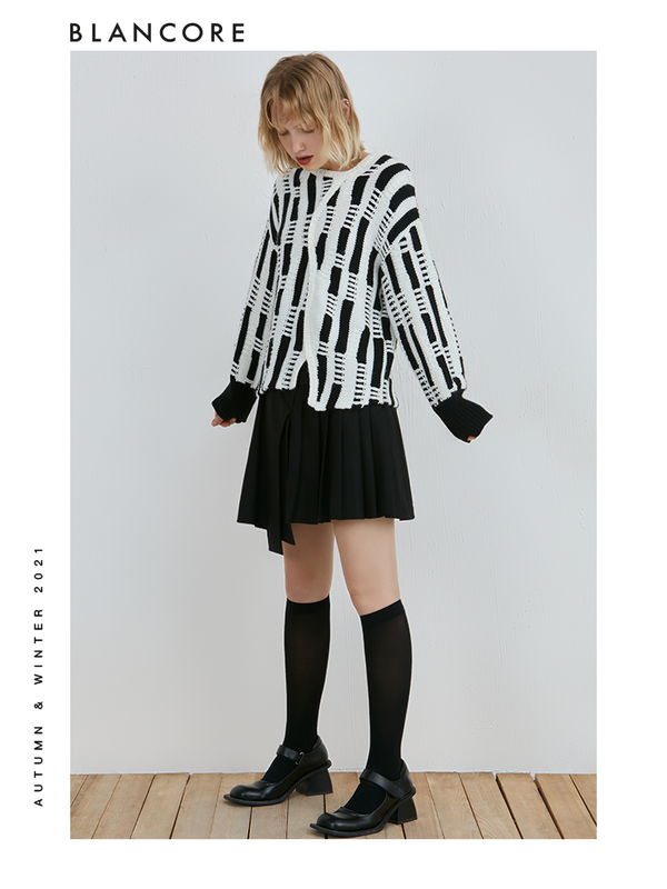 Color Block Curve Panelled Sweater