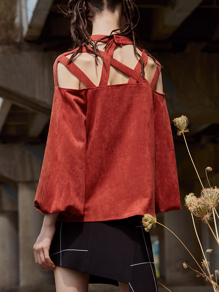 SHOULDER CROSS CUT TOP