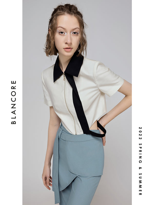 Cropped Shirt With Black Collar And tight Waist Detail