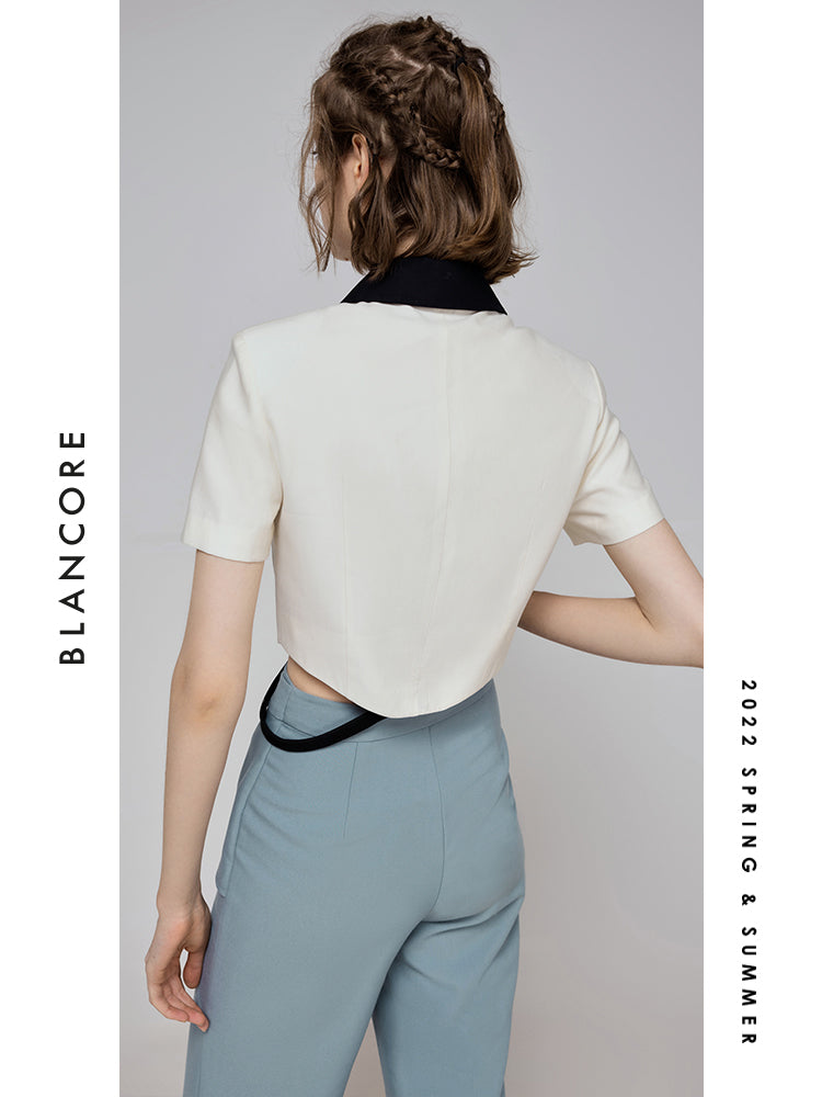 Cropped Shirt With Black Collar And tight Waist Detail