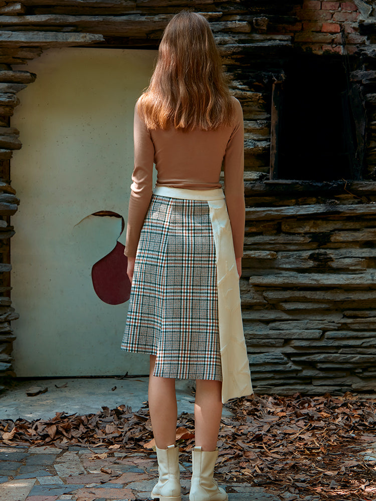 RUCHED TOP WITH HOLLOWEN DETAIL