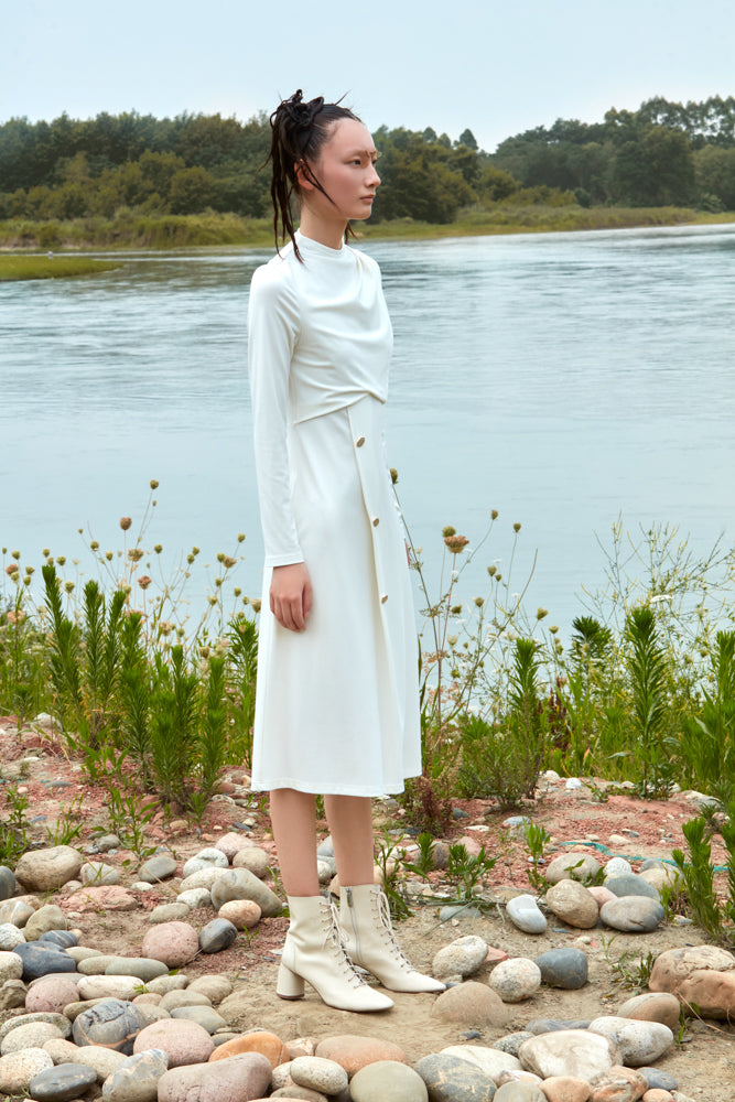 PLEATED HALF TURTLENECK KNIT DRESS
