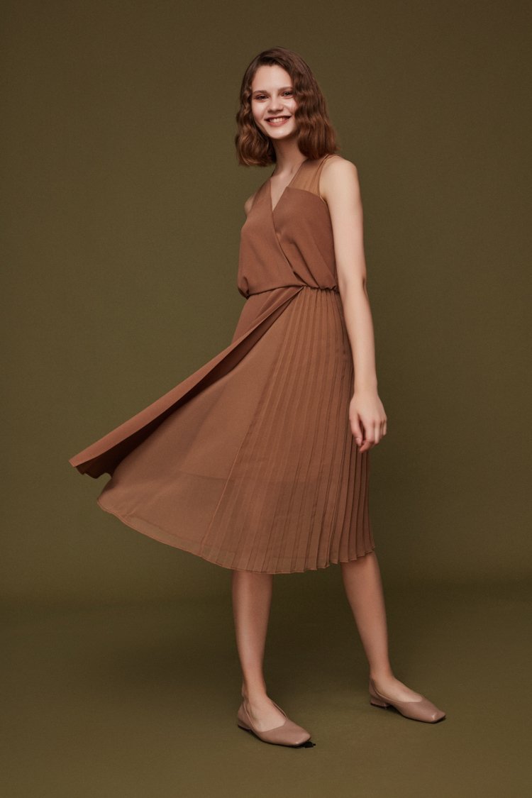 Pleats Paneled Dress - BLANCORE