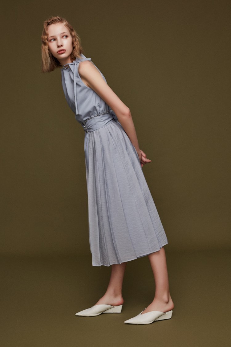 Pleats Paneled Dress with Metal Ring Belt - BLANCORE